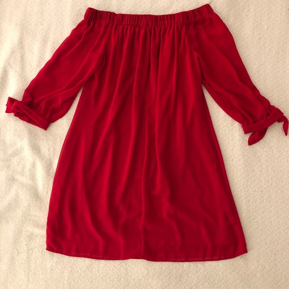 Off shoulder red dress - Picture 2 of 2